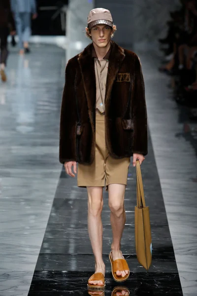 Look 50